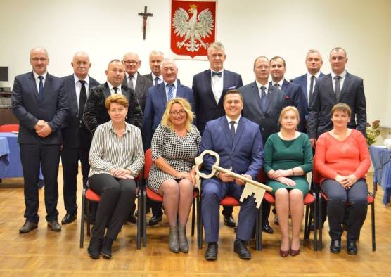 Zdjęcie przedstawia nową Rade Miejską UMiG w Drobinie